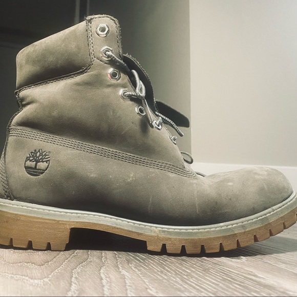 Virtually New Army Green Timberland Premium Boots - Picture 5 of 9